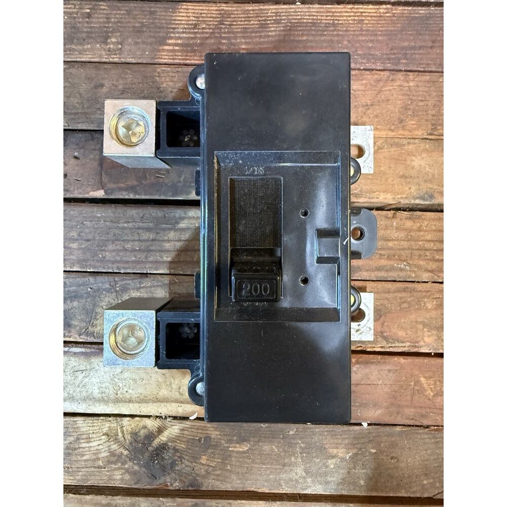 Square D QOM2200VH Circuit Breaker 200A 2-Pole 120/240V NEW